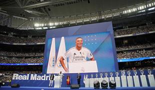 Polni Bernabeu pozdravil Kyliana Mbappeja #video