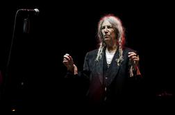 Patti Smith pristala v bolnišnici in odpovedala vse koncerte