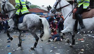 Navijače, ki so razbili avtobus Manchester Uniteda, čaka dosmrtna kazen (video)