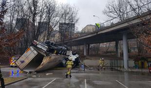 Zapora kranjske obvoznice: neučakani vozniki in nezadovoljni trgovci