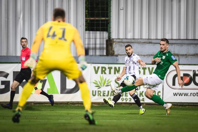 Mura Olimpija | Obramba Olimpije se je nagarala proti Muri, ki si je pripravila veliko priložnosti, izkoristila pa le eno. | Foto Blaž Weindorfer/Sportida