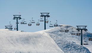 Slovenska smučišča se odpirajo, v Kranjski Gori gradijo novo sedežnico