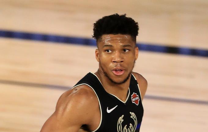 Giannis Antetokounmpo ima velike težave z ekipnim sodelovanjem Miamija v obrambi. | Foto: Getty Images