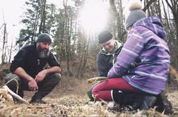 Červek navdušen nad tekmovalcema, ki se bosta podala na preživetje v divjini #video