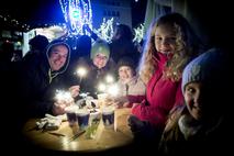 Ljubljana praznična okrasitev lučke december