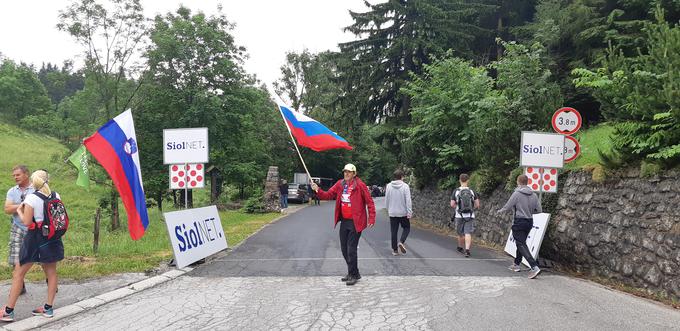 Ravbar je tudi na 4. etapi dirke Po Sloveniji navijal na opaznem mestu: na gorskem cilju na Predmeji, najvišji točki letošnje dirke Po Sloveniji. | Foto: Siol.net/ A. P. K.