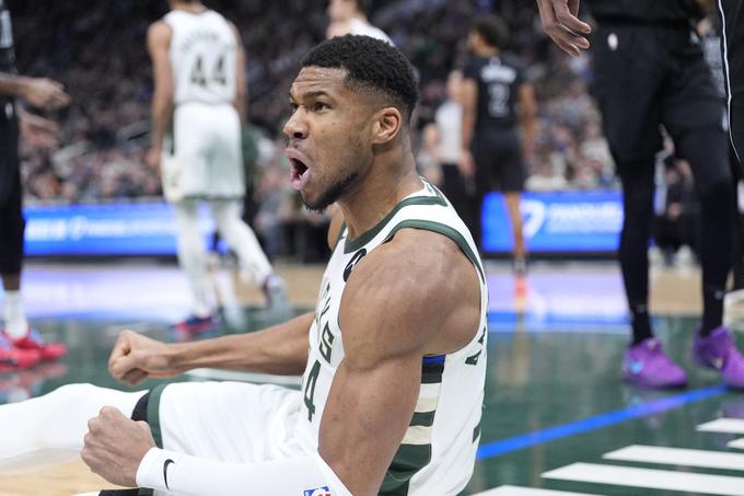 Giannis Antetokounmpo je postavil nov rekord lige NBA, a je z Milwaukeejem, s katerim je v tej sezoni osvojil ligaški pokal, ostal praznih rok proti Brooklynu. | Foto: Reuters