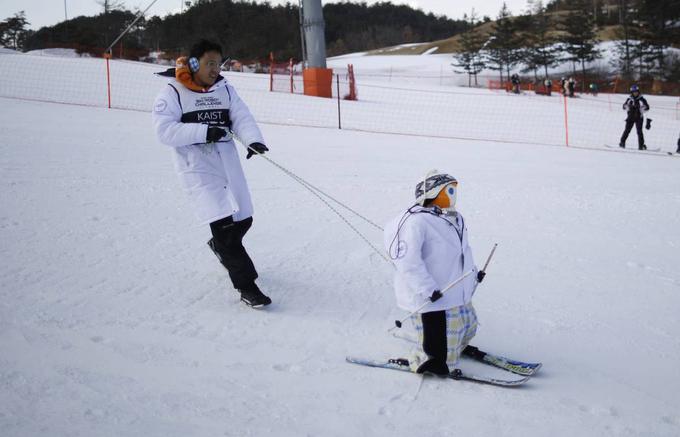 Smučarski roboti, roboti, smučanje | Foto: Reuters