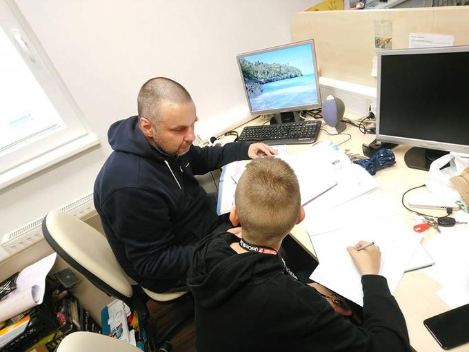 Pri Udarniku pomagajo tudi z inštrukcijami. | Foto: Udarnik MC Velenje