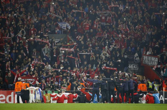 Nigerijec je velik ljubljenec navijačev Hapoela, ki bodo v sredo pričakali Maribor v Berševi. | Foto: Reuters