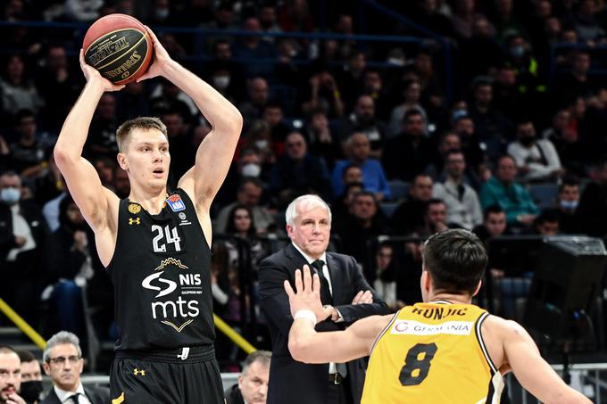 Gregor Glas ima nad seboj trenerja, ki si ga je lahko le želel. Željko Obradović je devetkrat osvojil Evroligo in nosi v sebi bogato zakladnico izkušenj. | Foto: Partizan NIS/Dragana Stjepanovic