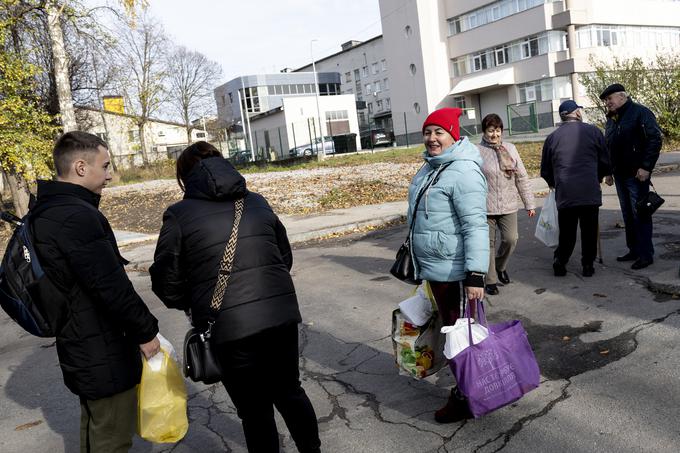 Karitasova kuhinja je tudi točka druženja.  | Foto: Ana Kovač