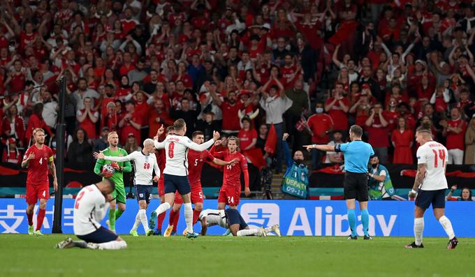 Trenutek, ki je tehtnico na dvoboju prevesil na stran Anglije. | Foto: Reuters