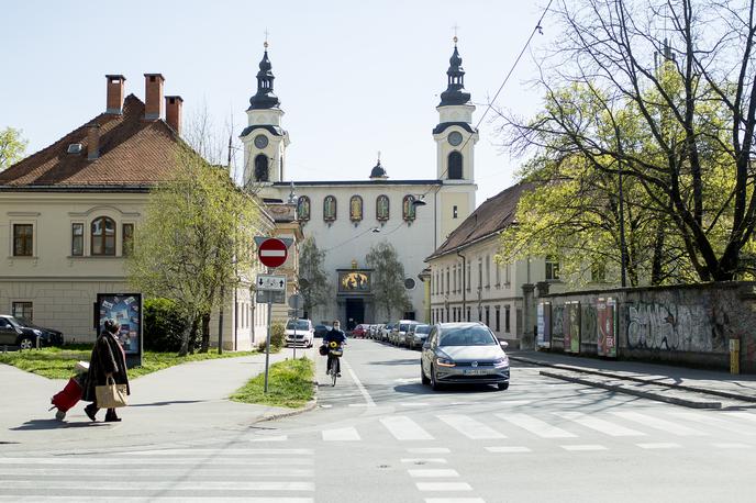 sv. peter cerkev Ljubljana | Cerkve bodo tudi v času velikonočnih praznikov zaradi izrednih zdravstvenih razmer samevale, obredje se bo preselilo na televizijo, radio in internet. | Foto Ana Kovač