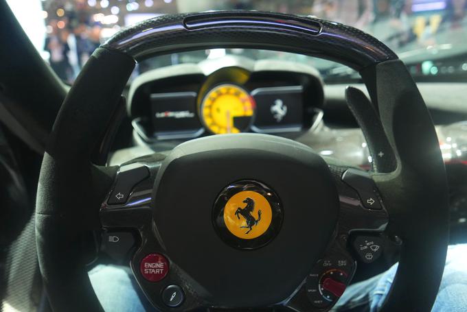 Za volanom ekskluzivnega ferrarija la ferrari, ki stane več kot milijon evrov in ga v Sloveniji ni več mogoče kupiti. | Foto: Gregor Pavšič