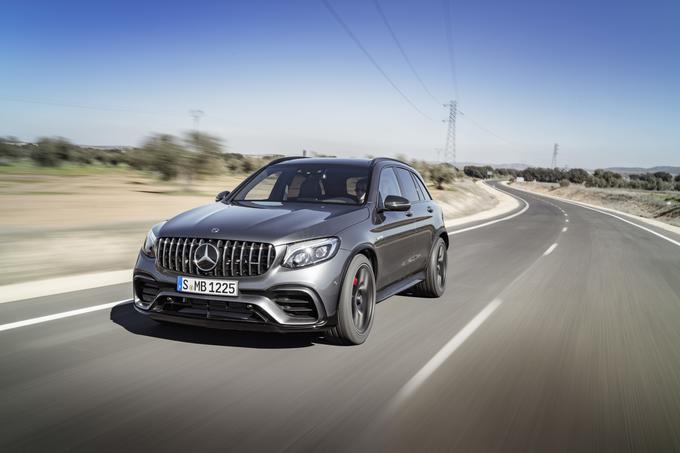 Da gre za prava AMG-stroja, nakazuje tudi nos z značilno podobo maske, ki je bila do zdaj rezervirana le za družino superšportnikov AMG GT. | Foto: Mercedes-Benz