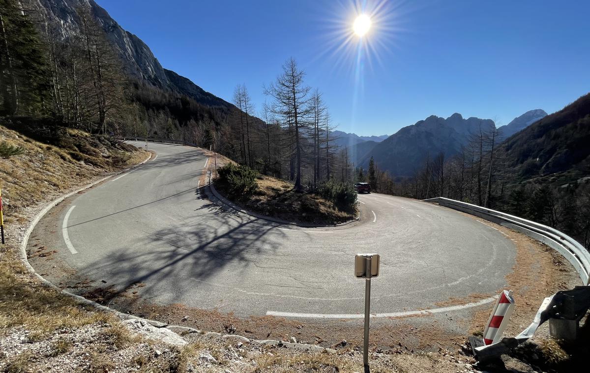 Volkswagen ID4 Vršič | Cesta na Vršič je ena najlepših slovenskih panoramskih gorskih cest, hkrati pa ima zgodovinski, turistični, širši demografski in narodnogospodarski pomen. | Foto Gregor Pavšič