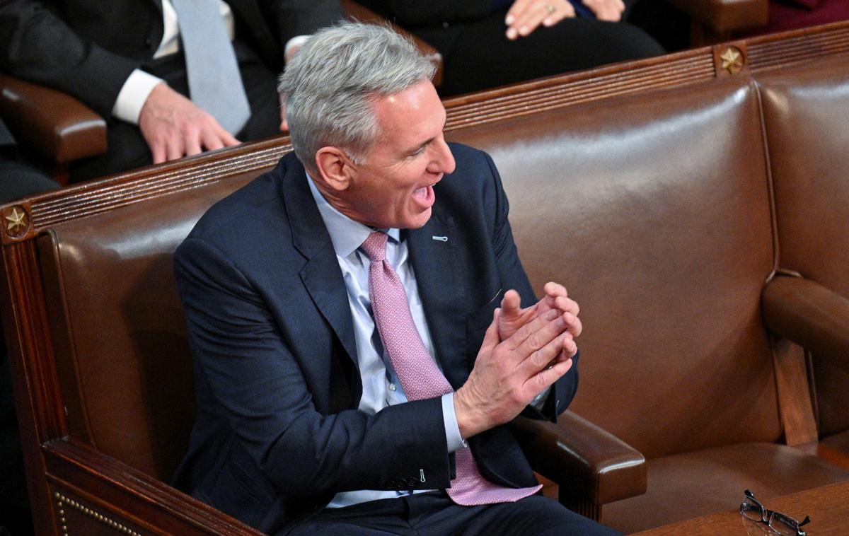 Kevin McCarthy | McCarthy je zaprisegel vse člane predstavniškega doma za mandat, ki traja dve leti, nato je bilo na vrsti potrjevanje pravilnika oziroma poslovnika za prihodnji dve leti. | Foto Reuters