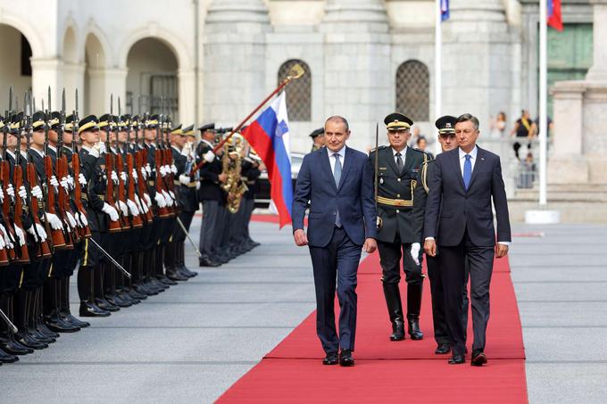 Predsednika sta potrdila, da so odnosi med Slovenijo in Islandijo dobri, saj državi na podlagi sorodnih stališč sodelujeta v okviru Evropskega gospodarskega prostora, zveze Nato, Združenih narodov, Sveta Evrope in drugih mednarodnih povezav. Obenem je Pahor naznanil, da Islandija podpira kandidaturo Slovenije za nestalno članico Varnostnega sveta ZN. | Foto: STA ,