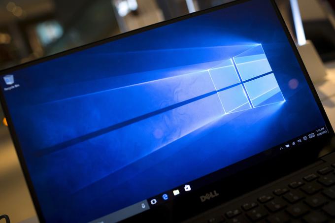 V nasprotnem primeru boste morali operacijski sistem kupiti (v primeru Windows 10 različica Home stane 120 evrov, Pro pa okrog 200 evrov). Brezplačna alternativa je ena od številnih različic operacijskega sistema Linux.  | Foto: Reuters