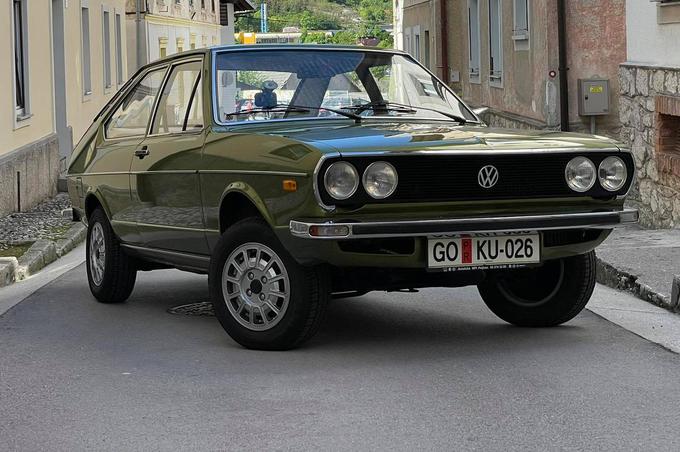 Prvi volkswagen passat iz leta 1973. Bil je kupejevska izvedba audija 80, s katerim si je delil tehnično platformo. | Foto: Gregor Pavšič