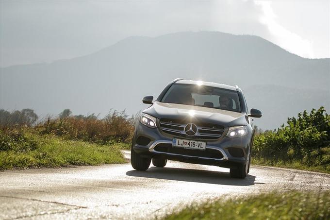 S polnim plinom velja tudi končati tole misel: GLC voznik ne sme surovo metati v ovinek, ker stabilizacijski ESP takoj  | Foto: 