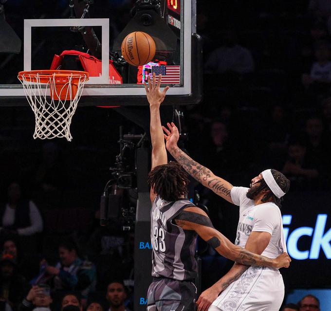 Davis je odigral svojo drugo tekmo za Dallas Mavericks. | Foto: Reuters