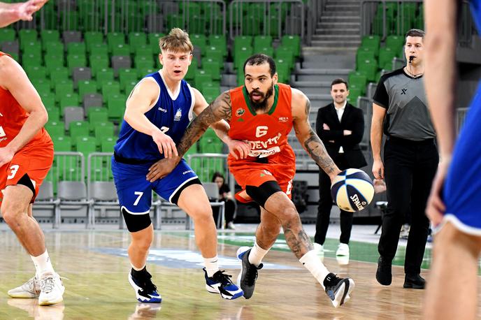 Cedevita Olimpija ECE Triglav Kranj | Košarkarji Cedevite Olimpije so v okrnjeni zasedbi na drugi tekmi četrtfinala Pokala Spar z rezultatom 93:80 premagali ECE Triglav Kranj in si zagotovili mesto na finalnem turnirju na Kodeljevem. | Foto Tine Ružič/Cedevita Olimpija