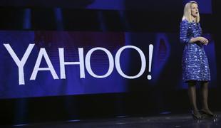 Ko se Yahoo seseda vase, si Marissa Mayer mane roke