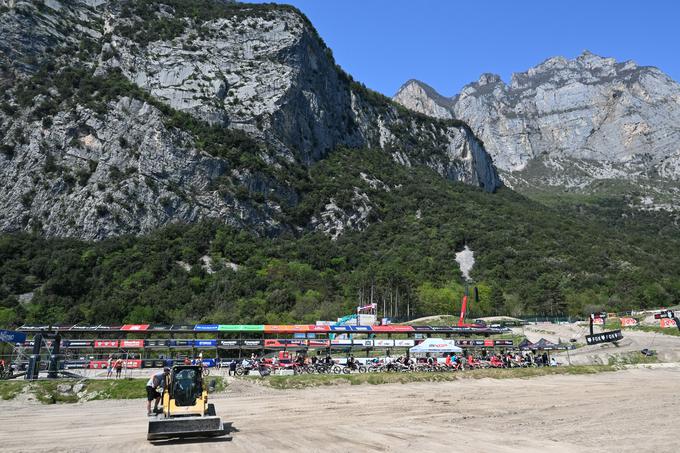 V petek še zadnje priprave proge pod strmimi pečinami. | Foto: Matej Podgoršek