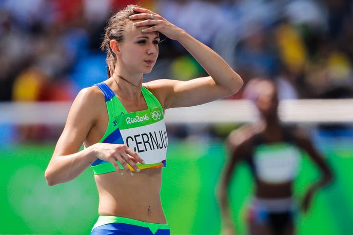 Maruša Černjul Rio | Maruša Černjul si je dober mesec pred svetovnim prvenstvom v atletiki zlomila roko. Njen nastop je pod vprašajem.  | Foto Stanko Gruden, STA