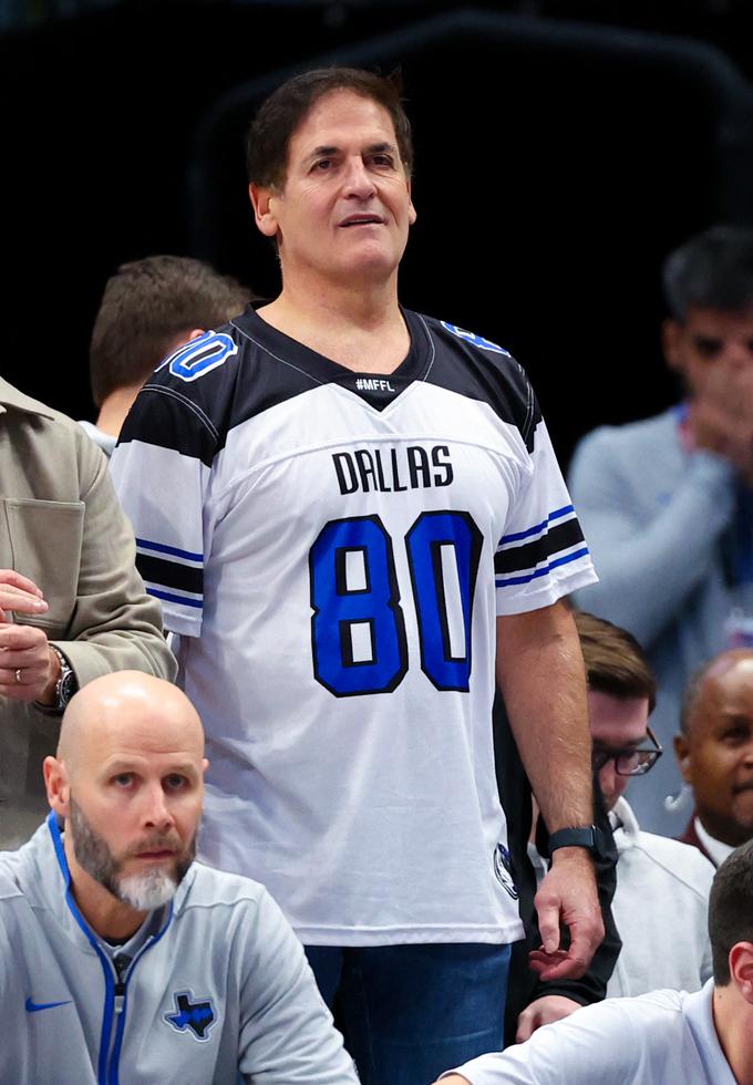 Mark Cuban je polepšal novoletne praznike usležbencem franšize Dallas Mavericks. | Foto: Reuters