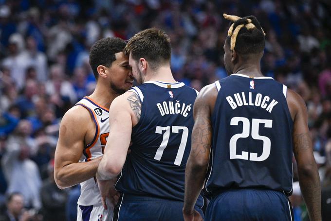 Luka Dončić in Devin Booker sta znova bila hud boj, še posebej je zavrelo v zadnjih sekundah tekme. | Foto: Reuters