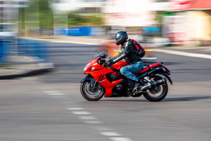 Motorist | Poleg globe v višini 1.200 evrov so mu za prekršek izrekli sankcijo 18 kazenskih točk in prepoved uporabe tujega vozniškega dovoljenja na območju Slovenije za obdobje šestih mesecev. | Foto Shutterstock