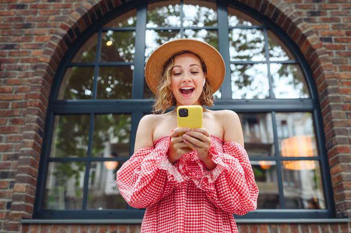 dekle, ženska, telefon | Foto Shutterstock