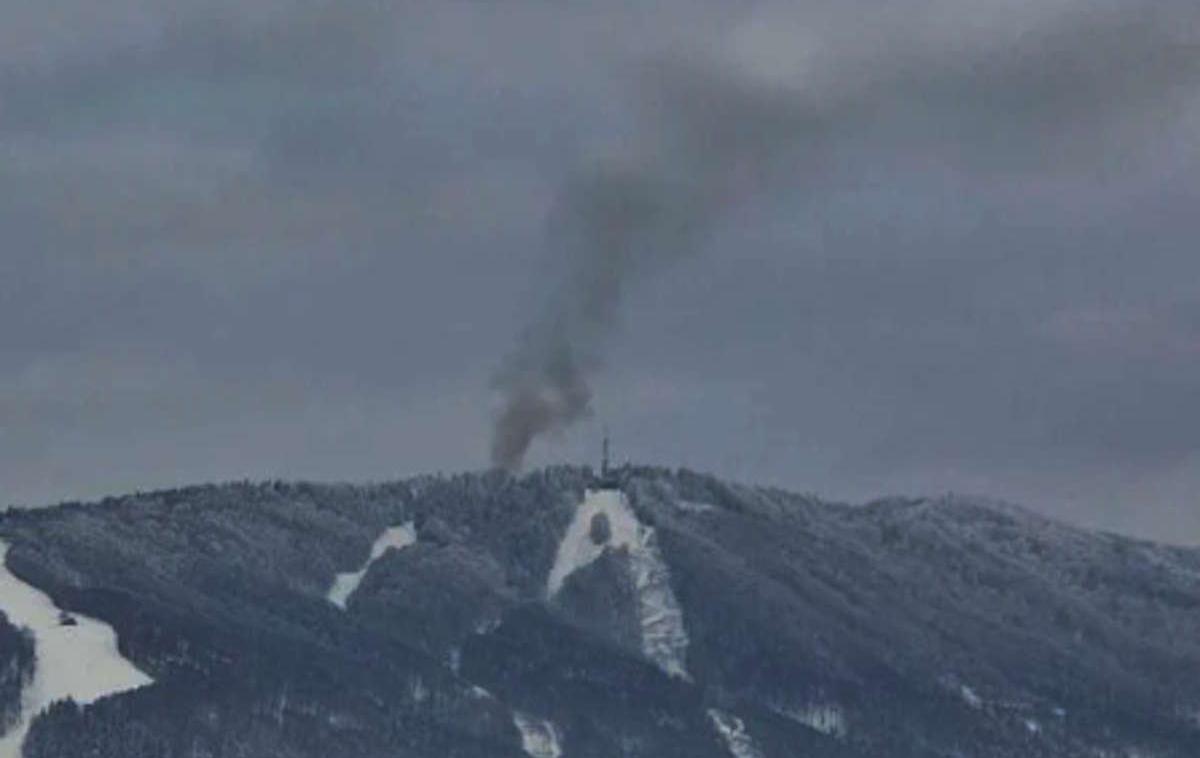 Požar Pohorje | Zaradi obsežnosti požara so bili poleg Gasilske brigade Maribor na kraju dogodka dejavni še člani šestih prostovoljskih gasilskih društev. | Foto Bralec