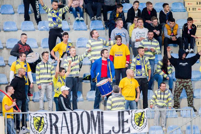 Navijaška skupina Mlinarji ne bo mogla biti prisotna na polfinalnem dvoboju pokala, saj bo potekal pred praznimi tribunami. | Foto: Vid Ponikvar