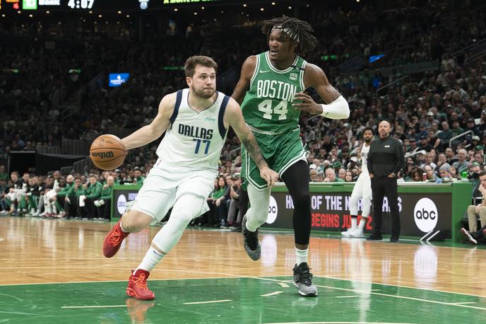 Luka Dončić | Luka Dončić si prizadeva, da bi Dallas Mavericks na lestvici zahodne konference prehiteli Utah Jazz in se polastili četrtega mesta. | Foto Reuters