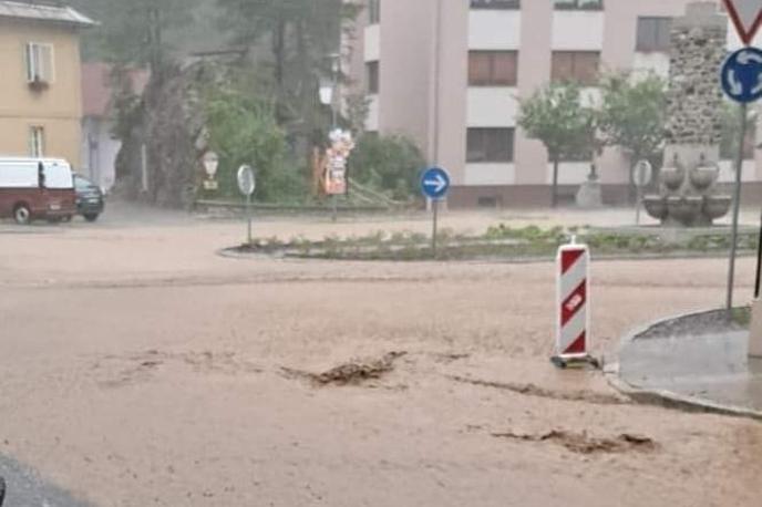 Črna na Koroškem | Padavine med nedeljskim neurjem so spet pustošile po Črni. Škodo je neurje po besedah županje Romane Lesjak za Radio Slovenija povzročilo na podobnih mestih kot v lanski ujmi. | Foto STA