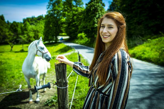 Eva Boto | Eva Boto je zapisala, da je preživela lepo nedeljo v družbi konj, ter dodala, da lahko reče samo, da je zaljubljena. | Foto Ana Kovač