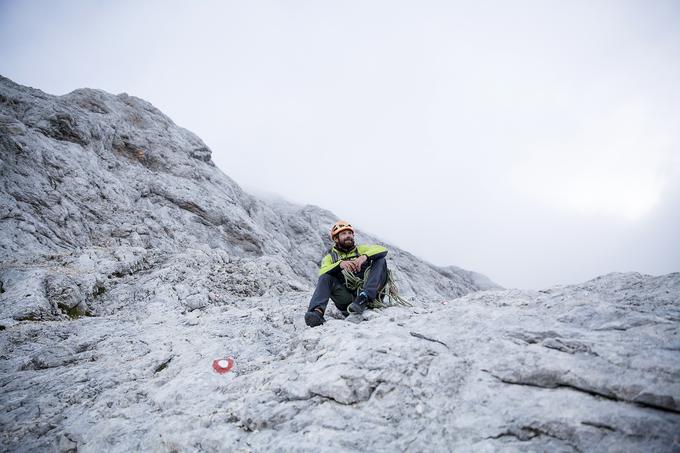 "Slovenci za klasičen vzpon na Triglav najbrž ne bodo najemali vodnikov, jih pa že zdaj za vzpon po Severni triglavski steni, po slovenski in nemški smeri, za vzpon na Široko peč, ... - tam, kjer je treba plezati, prečkati grebene in podobno." | Foto: Ana Kovač