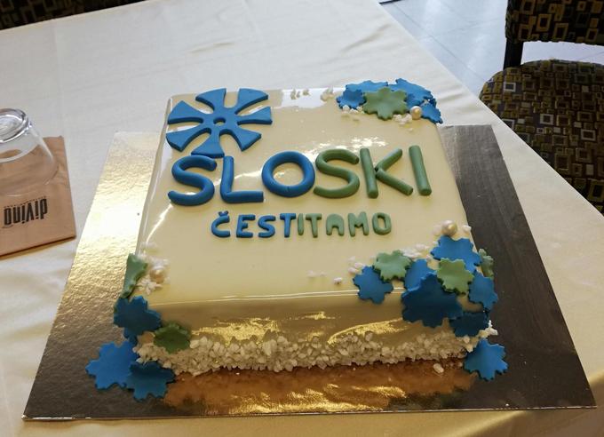 Skakalce je pričakala torta za zadnje uspehe. | Foto: 