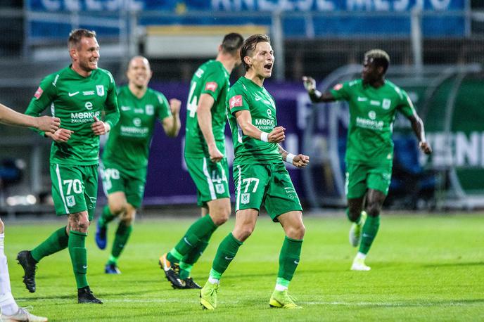 Olimpija, Maribor | Nogometaši Olimpije se v Celju veselijo nove pokalne lovorike in nove zmage nad Mariborom. | Foto Matic Ritonja/Sportida