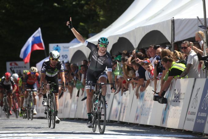 Sam Bennett je dobil še drugo etapo s ciljnim šprintom. Tokrat je prehitel velikega Marka Cavendisha, ki se je v Sloveniji vrnil v tekmovalni pogon, potem ko je prestal hudo bolezen. | Foto: Vid Ponikvar