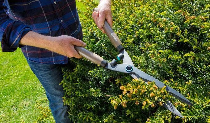 Škarje NatureCut se ponašajo z valovitim robom rezil, ki zadrži rezan material v območju rezanja škarij in preprečuje zdrs. | Foto: 