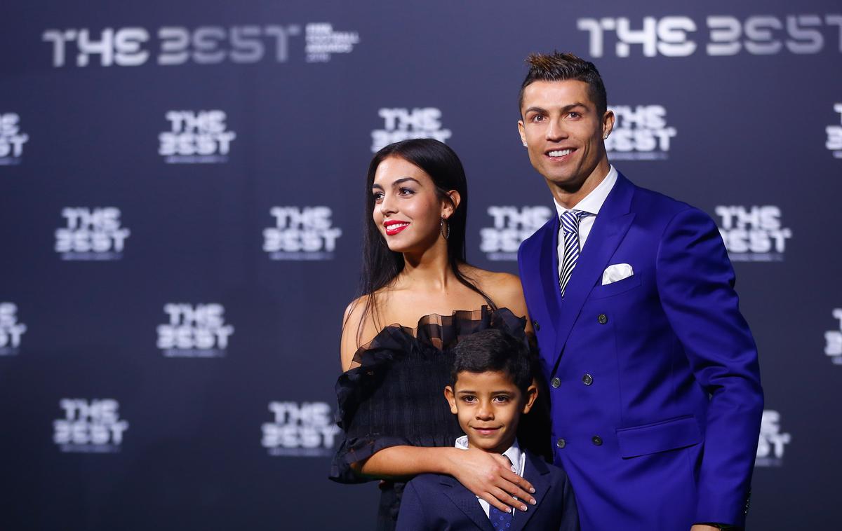 Cristiano Ronaldo, Georgina Rodriguez | Georgina in Cristiano z njegovim najstarejšim sinom. | Foto Reuters