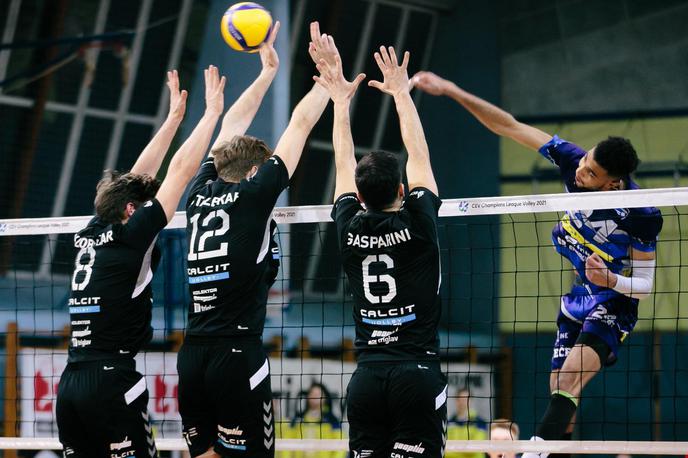 Calcit Volley Merkur Maribor 1 | Mariborčani v tretjem poskusu strli tudi Kamnik. | Foto Klemen Brumec