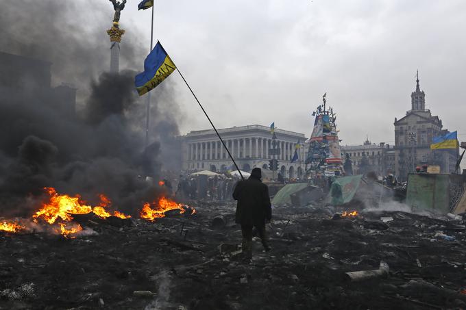 Oblast je protestnike želela obvladati in razgnati. Mirni protesti so se tako sprevrgli v oborožene spopade, ki so terjali več kot 120 smrtnih žrtev. | Foto: Reuters