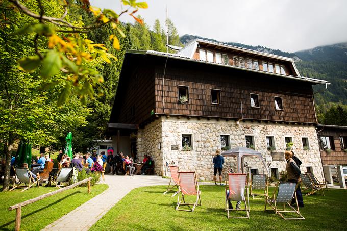 Valvasorjev dom je priljubljeno izhodišče za vzpon na Stol, Ajdno, Vajnež, turo do Roblekovega doma na Begunjščici, ki mu je naziv naj planinska koča pripadel v lanski sezoni. | Foto: Žiga Zupan/Sportida