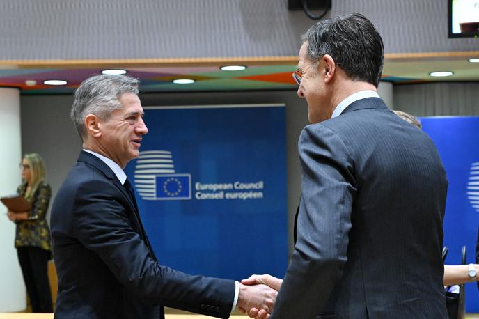 Robert Golob, Mark Rutte | Prva razprava bo namenjena trenutnim geopolitičnim razmeram. Na fotografiji slovenski premier Robert Golob in  generalni sekretar zveze Nato Mark Rutte. | Foto Reuters